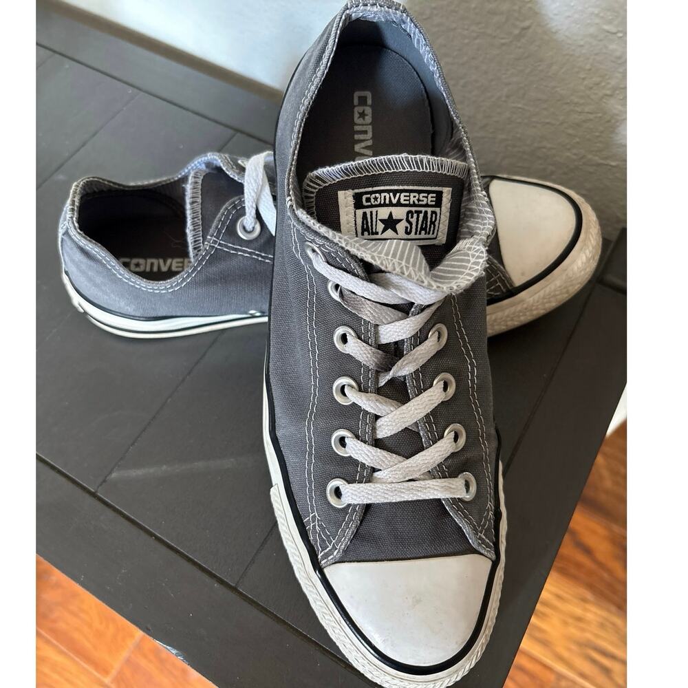 Converse Women’s All Stars Classic Low Top Lace Up Sneakers, size 10